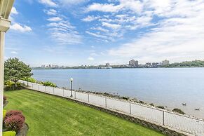 Comfort Inn Edgewater on Hudson River