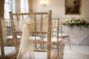 Macdonald Bear Hotel