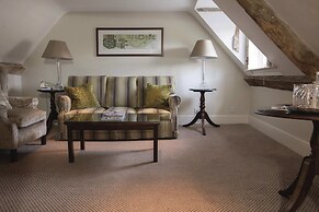 Macdonald Bear Hotel