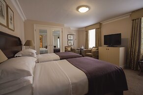 Macdonald Bear Hotel