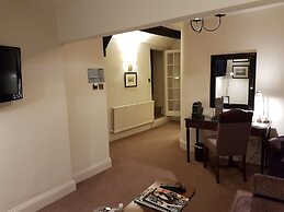 Macdonald Bear Hotel