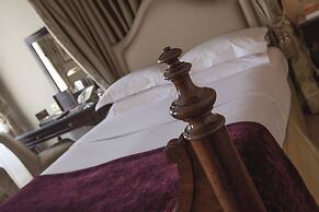 Macdonald Bear Hotel