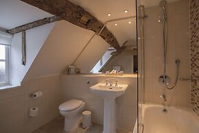 Macdonald Bear Hotel