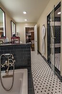 Dauphine Orleans Hotel