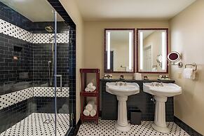 Dauphine Orleans Hotel