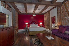 Dauphine Orleans Hotel