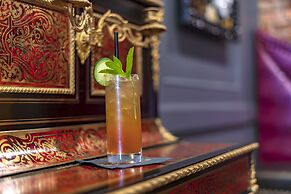 Dauphine Orleans Hotel