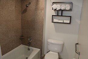 Howard Johnson by Wyndham San Diego Hotel Circle