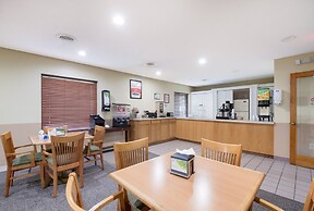 Econo Lodge Inn & Suites East