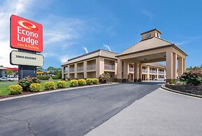 Econo Lodge Inn & Suites East