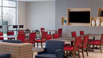 Holiday Inn Express & Suites Tampa East - Ybor City by IHG