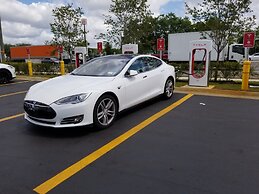 Holiday Inn Express & Suites Tampa East - Ybor City by IHG