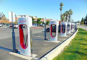 DoubleTree by Hilton Hotel Bakersfield