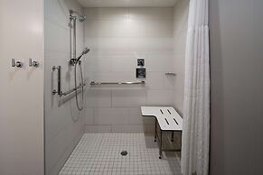 DoubleTree by Hilton Hotel Bakersfield