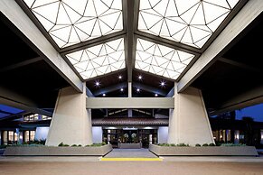 DoubleTree by Hilton Hotel Bakersfield