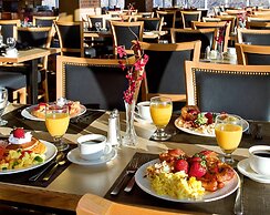 Crowne Plaza Minneapolis West by IHG