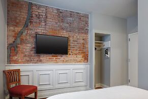 New Orleans Courtyard Hotel and Suites by the French Quarter