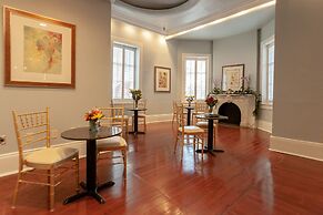 New Orleans Courtyard Hotel and Suites by the French Quarter