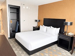 DoubleTree by Hilton Pointe Claire Montreal Airport West