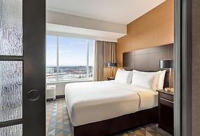DoubleTree by Hilton Pointe Claire Montreal Airport West