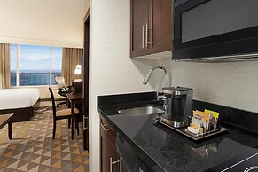 DoubleTree by Hilton Pointe Claire Montreal Airport West