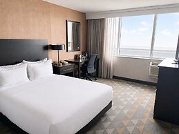 DoubleTree by Hilton Pointe Claire Montreal Airport West
