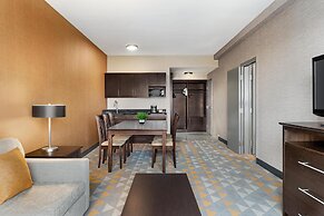 DoubleTree by Hilton Pointe Claire Montreal Airport West