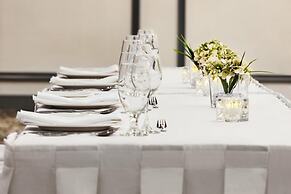 DoubleTree by Hilton Pointe Claire Montreal Airport West