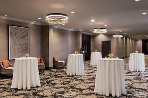 DoubleTree by Hilton Pointe Claire Montreal Airport West