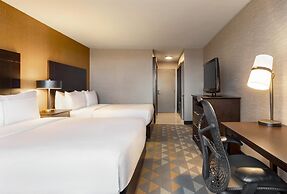 DoubleTree by Hilton Pointe Claire Montreal Airport West
