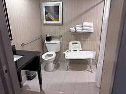 DoubleTree by Hilton Pointe Claire Montreal Airport West