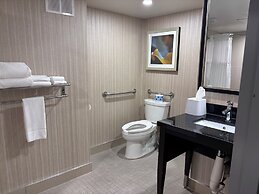 DoubleTree by Hilton Pointe Claire Montreal Airport West