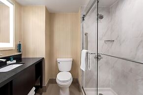 DoubleTree by Hilton Pointe Claire Montreal Airport West