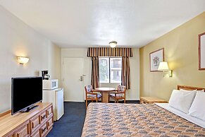 Travelodge by Wyndham Banning CA Near Casino/Outlet Mall