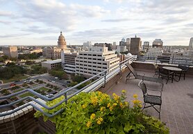 DoubleTree Suites by Hilton Austin Downtown Capitol
