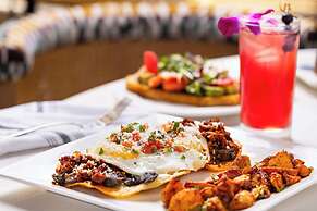 DoubleTree Suites by Hilton Austin Downtown Capitol