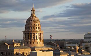 DoubleTree Suites by Hilton Austin Downtown Capitol