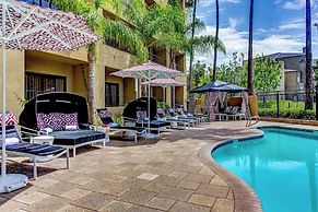 Avenue of the Arts Costa Mesa, a Tribute Portfolio Hotel