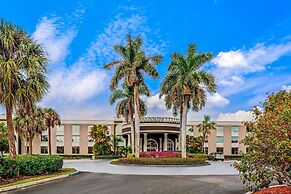 La Quinta Inn & Suites by Wyndham Naples Downtown