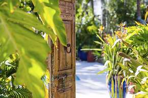 Parrot Key Hotel & Villas