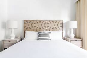 Parrot Key Hotel & Villas