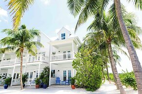 Parrot Key Hotel & Villas