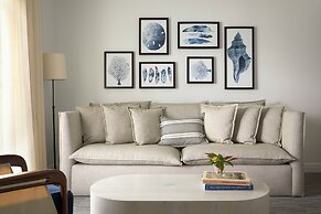 Parrot Key Hotel & Villas