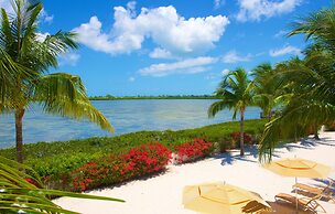 Parrot Key Hotel & Villas