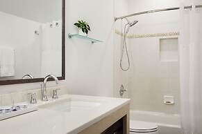 Parrot Key Hotel & Villas