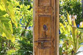 Parrot Key Hotel & Villas