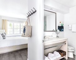 Parrot Key Hotel & Villas