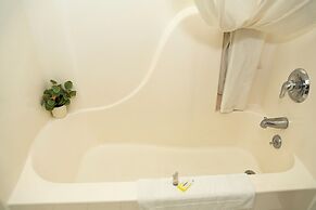 Victorian Inn & Suites