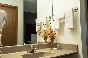 Victorian Inn & Suites