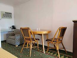Emerald Inn & Lounge